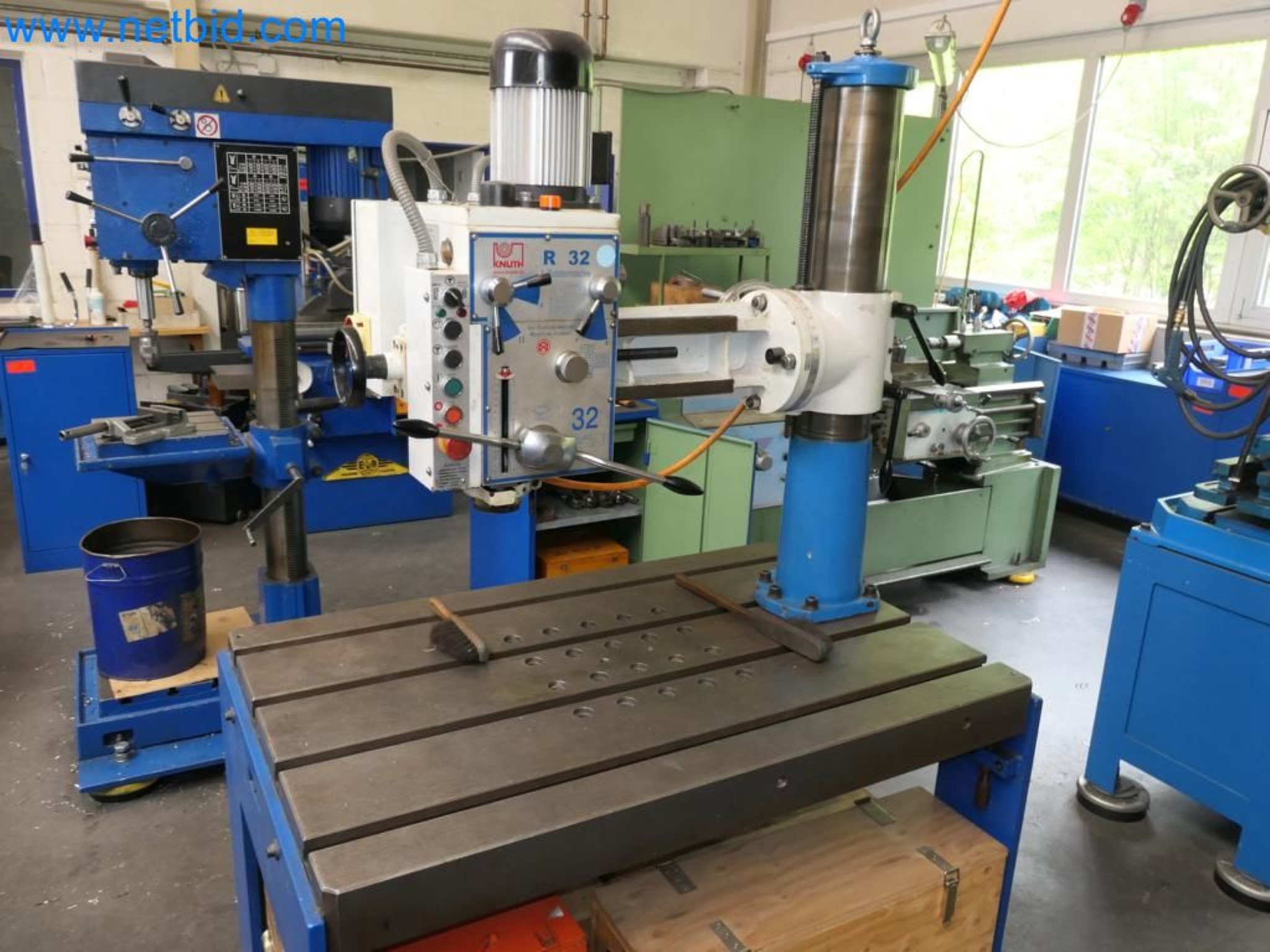 Kovozpracující stroje, vozidla a provozní a kancelářské vybavení-2