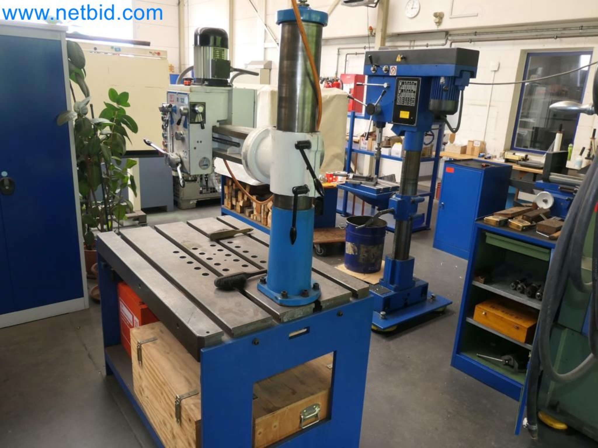 Kovozpracující stroje, vozidla a provozní a kancelářské vybavení-6