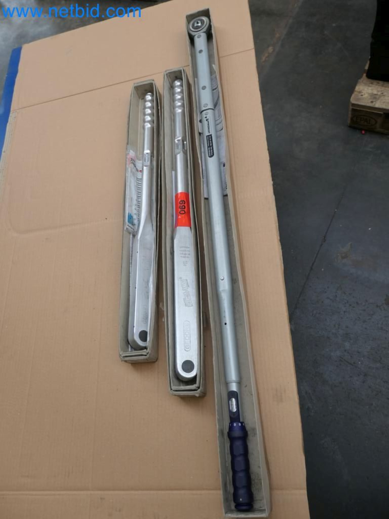 Kovozpracující stroje, vozidla a provozní a kancelářské vybavení-2