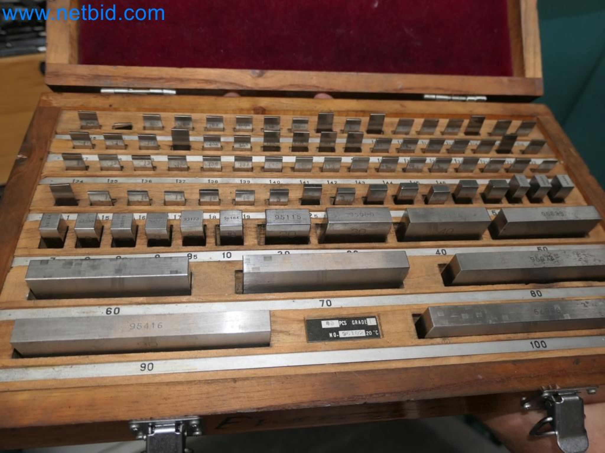 Kovozpracující stroje, vozidla a provozní a kancelářské vybavení-10