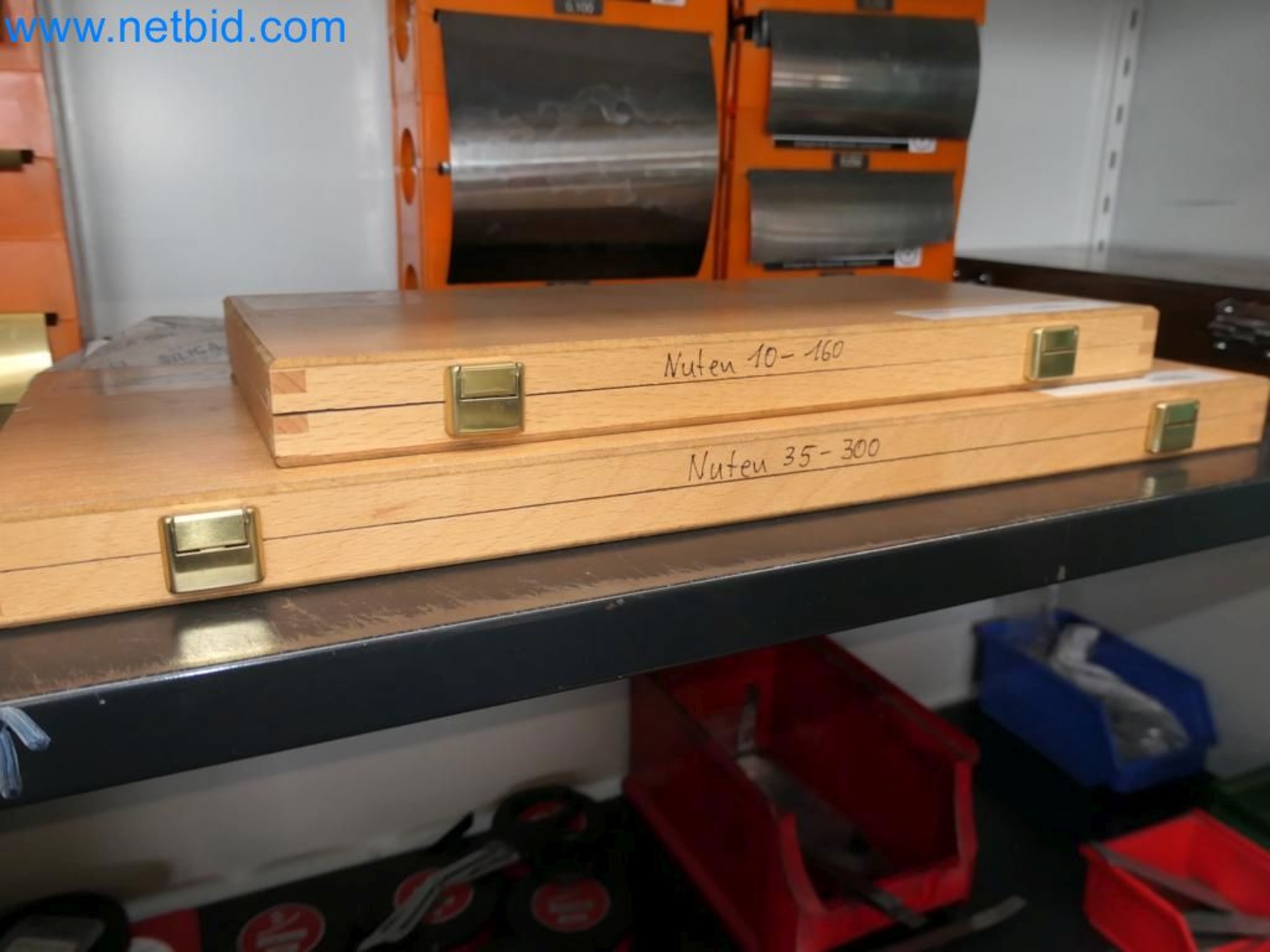 Kovozpracující stroje, vozidla a provozní a kancelářské vybavení-11