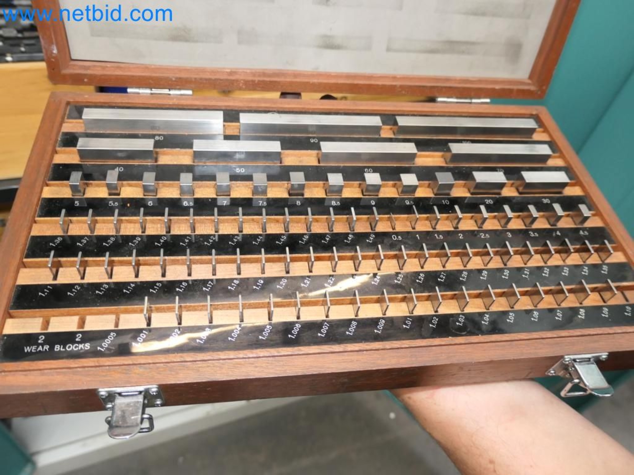 Kovozpracující stroje, vozidla a provozní a kancelářské vybavení-12