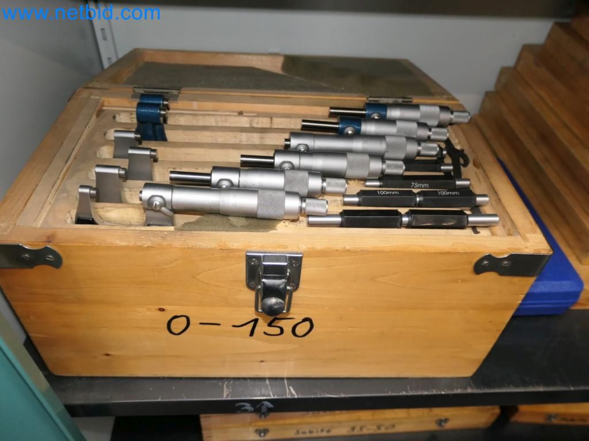 Kovozpracující stroje, vozidla a provozní a kancelářské vybavení-15