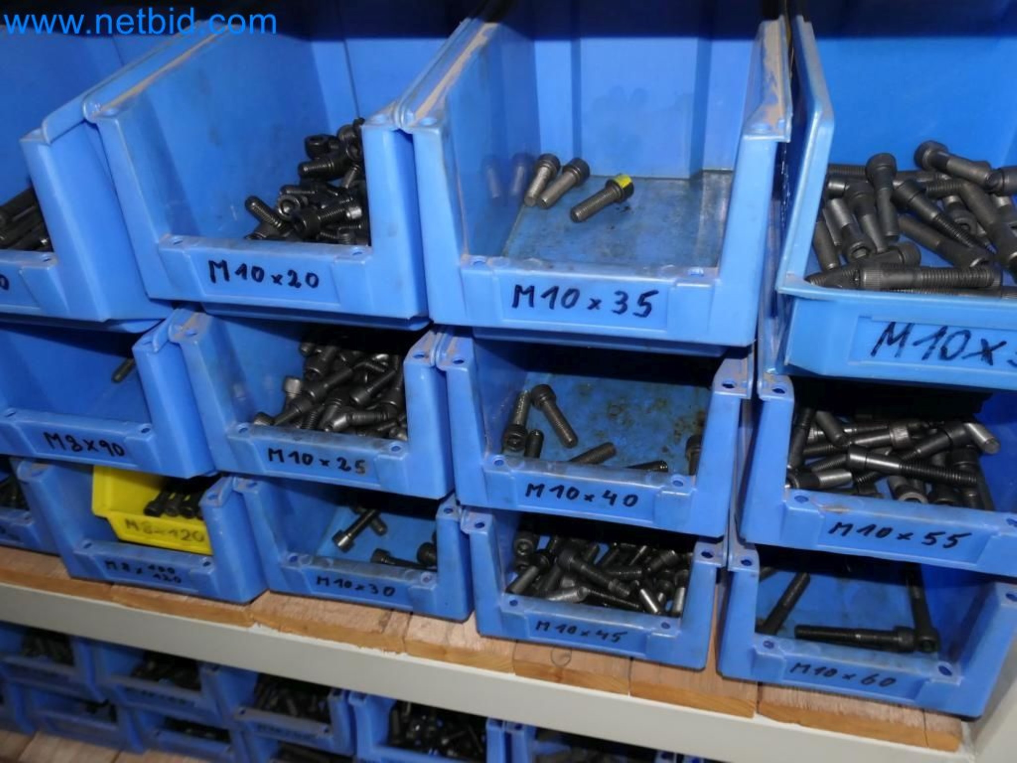 Kovozpracující stroje, vozidla a provozní a kancelářské vybavení-11