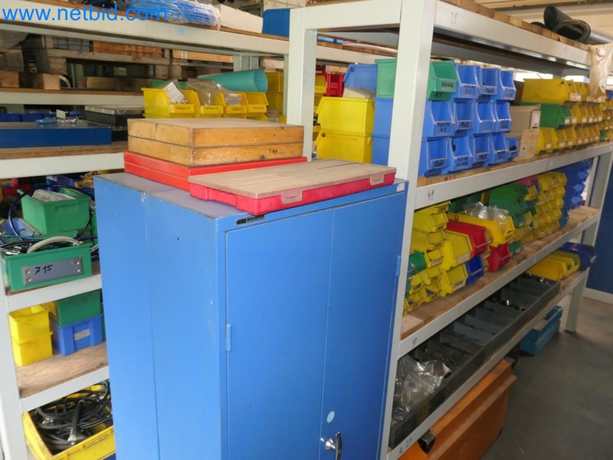 Kovozpracující stroje, vozidla a provozní a kancelářské vybavení-12