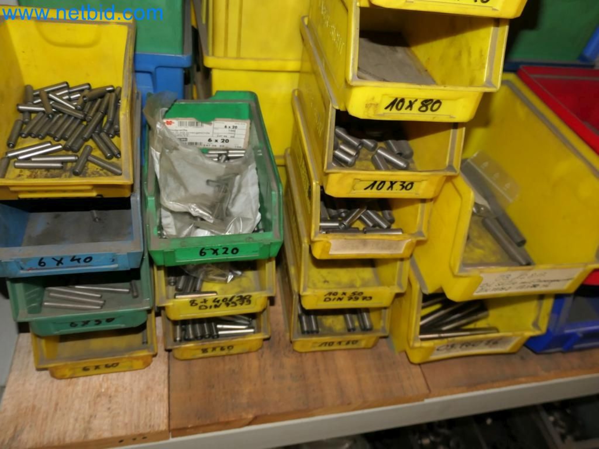 Kovozpracující stroje, vozidla a provozní a kancelářské vybavení-13