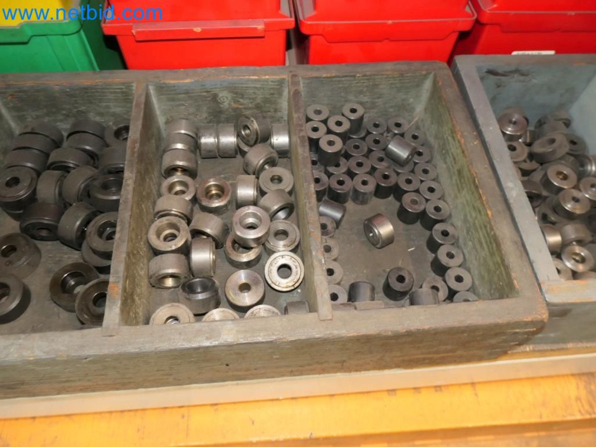 Kovozpracující stroje, vozidla a provozní a kancelářské vybavení-14