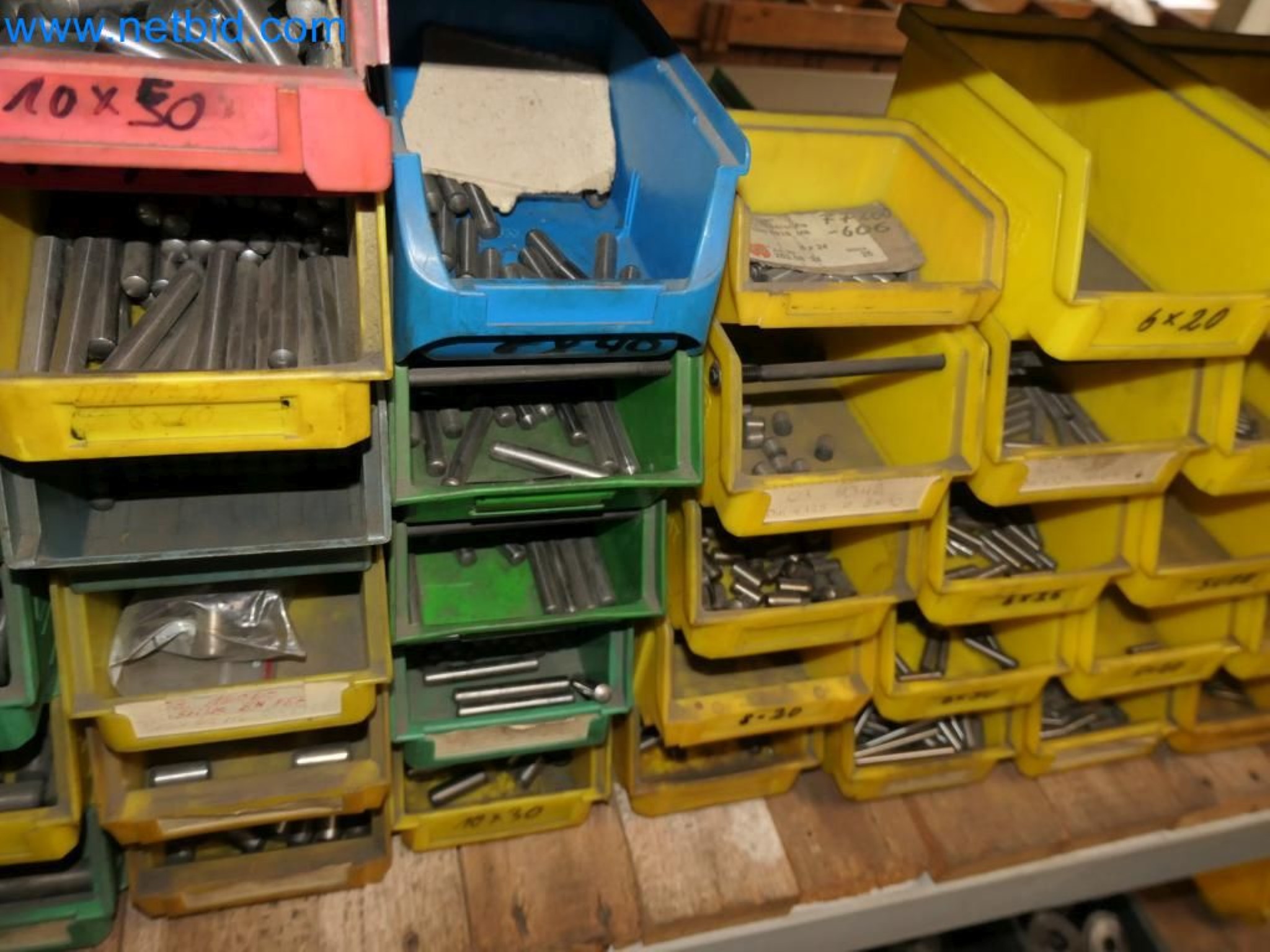 Kovozpracující stroje, vozidla a provozní a kancelářské vybavení-15