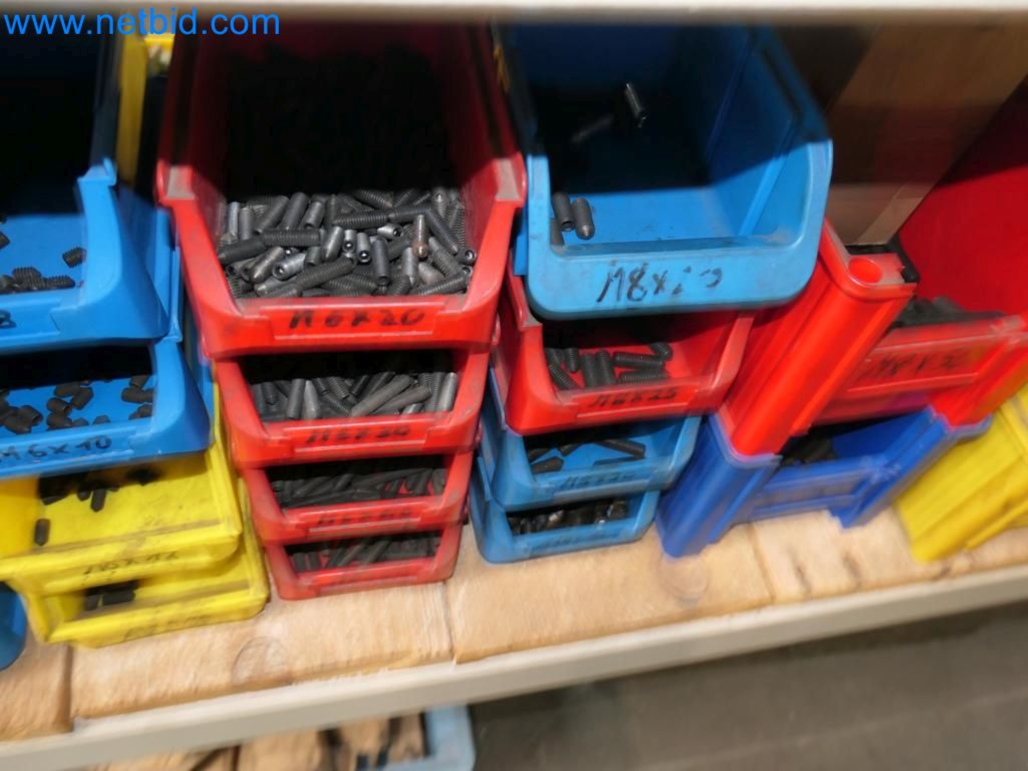 Kovozpracující stroje, vozidla a provozní a kancelářské vybavení-17