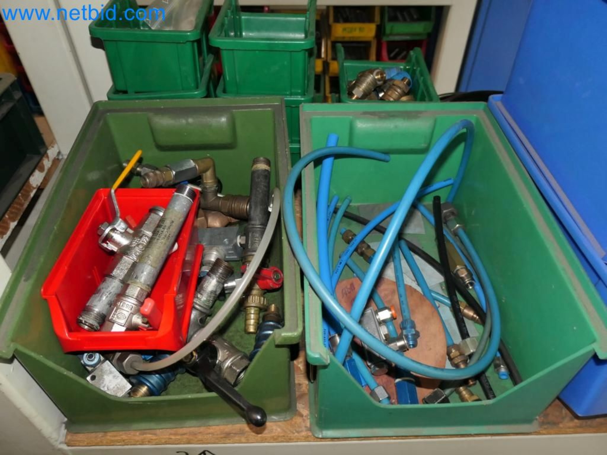 Kovozpracující stroje, vozidla a provozní a kancelářské vybavení-6