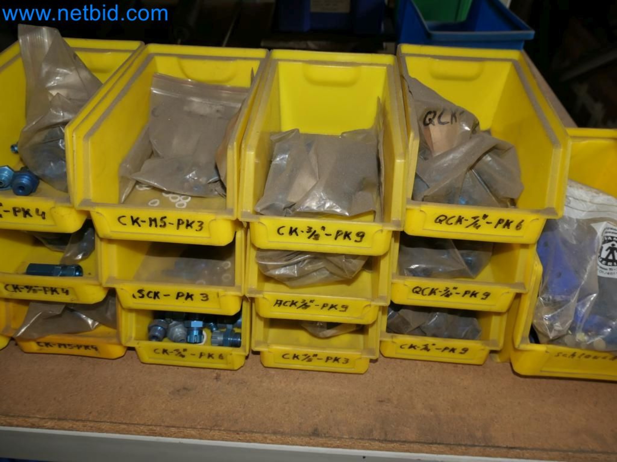 Kovozpracující stroje, vozidla a provozní a kancelářské vybavení-7