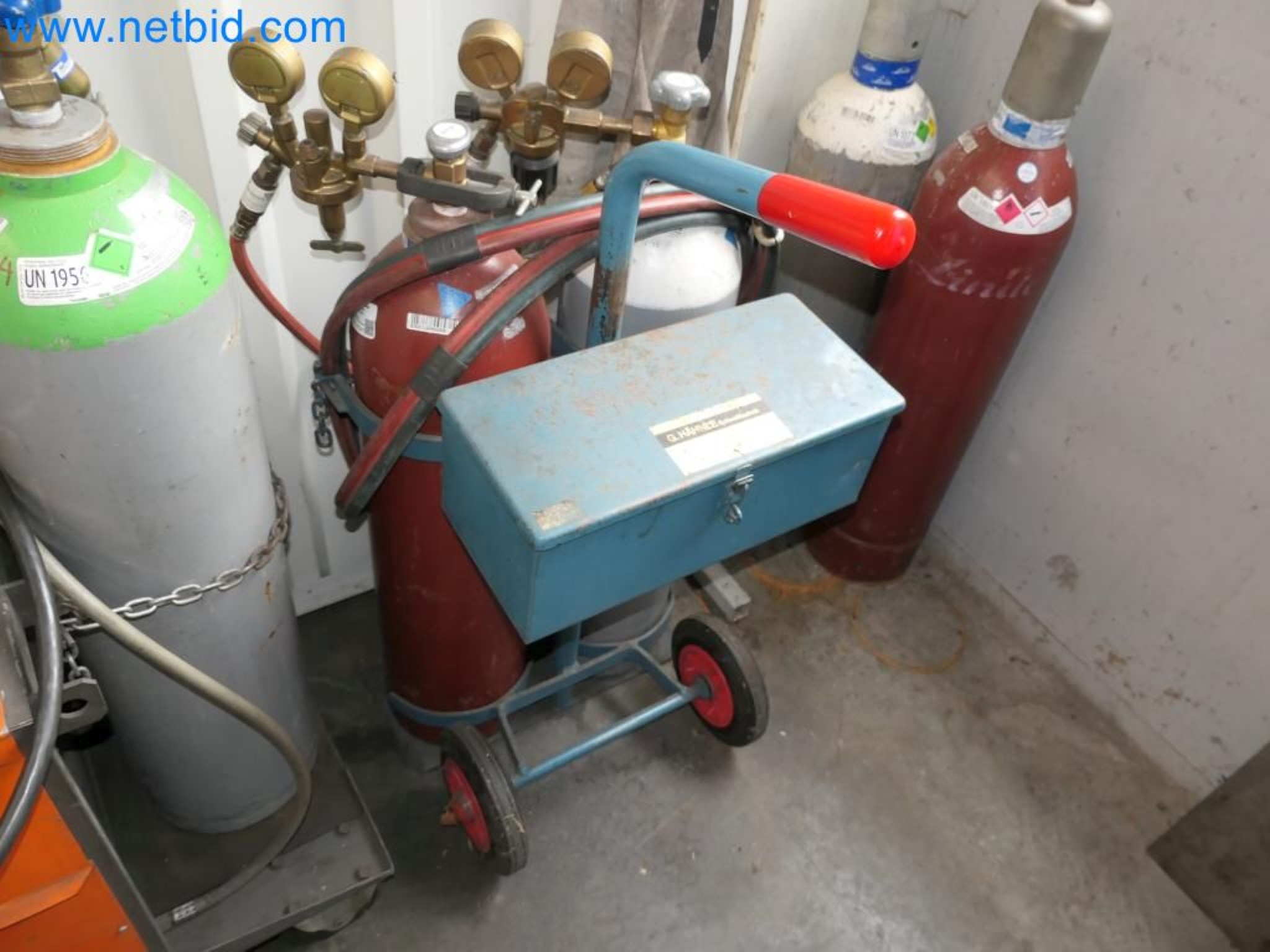 Kovozpracující stroje, vozidla a provozní a kancelářské vybavení-3