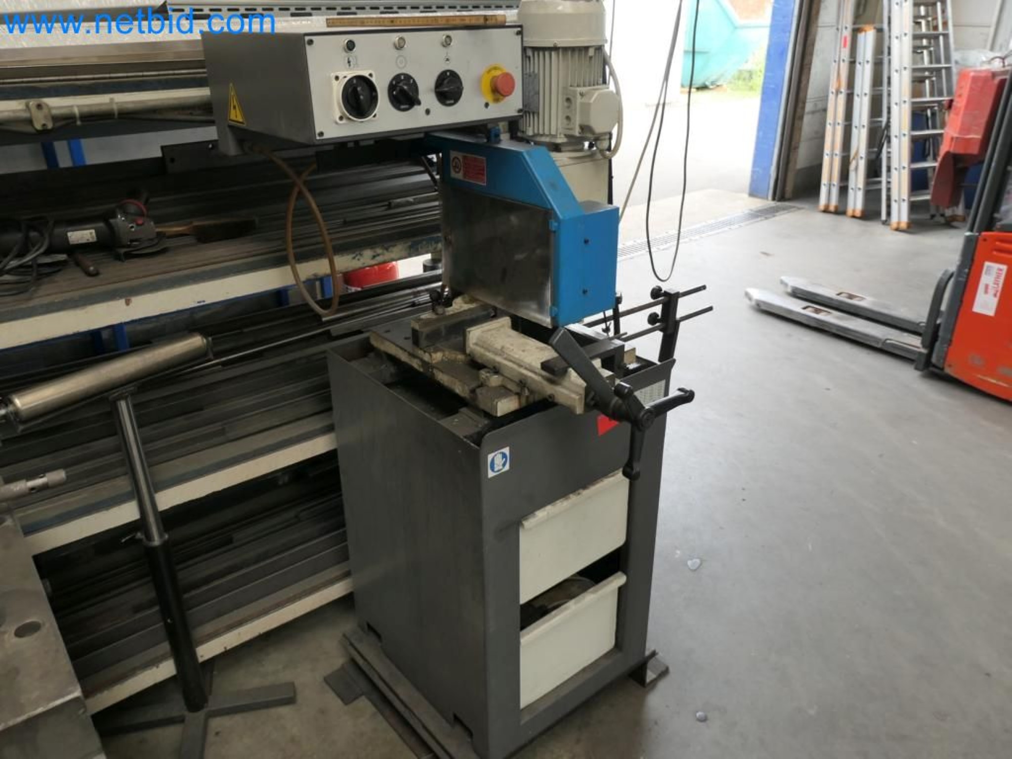 Kovozpracující stroje, vozidla a provozní a kancelářské vybavení-1