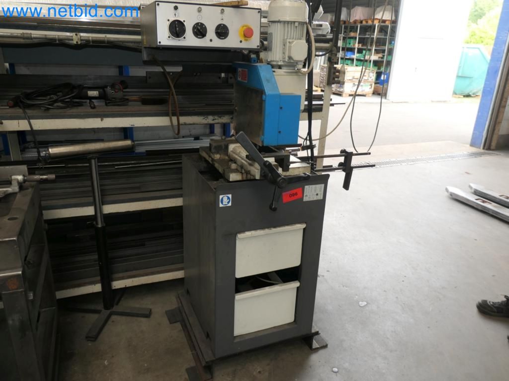 Kovozpracující stroje, vozidla a provozní a kancelářské vybavení-5