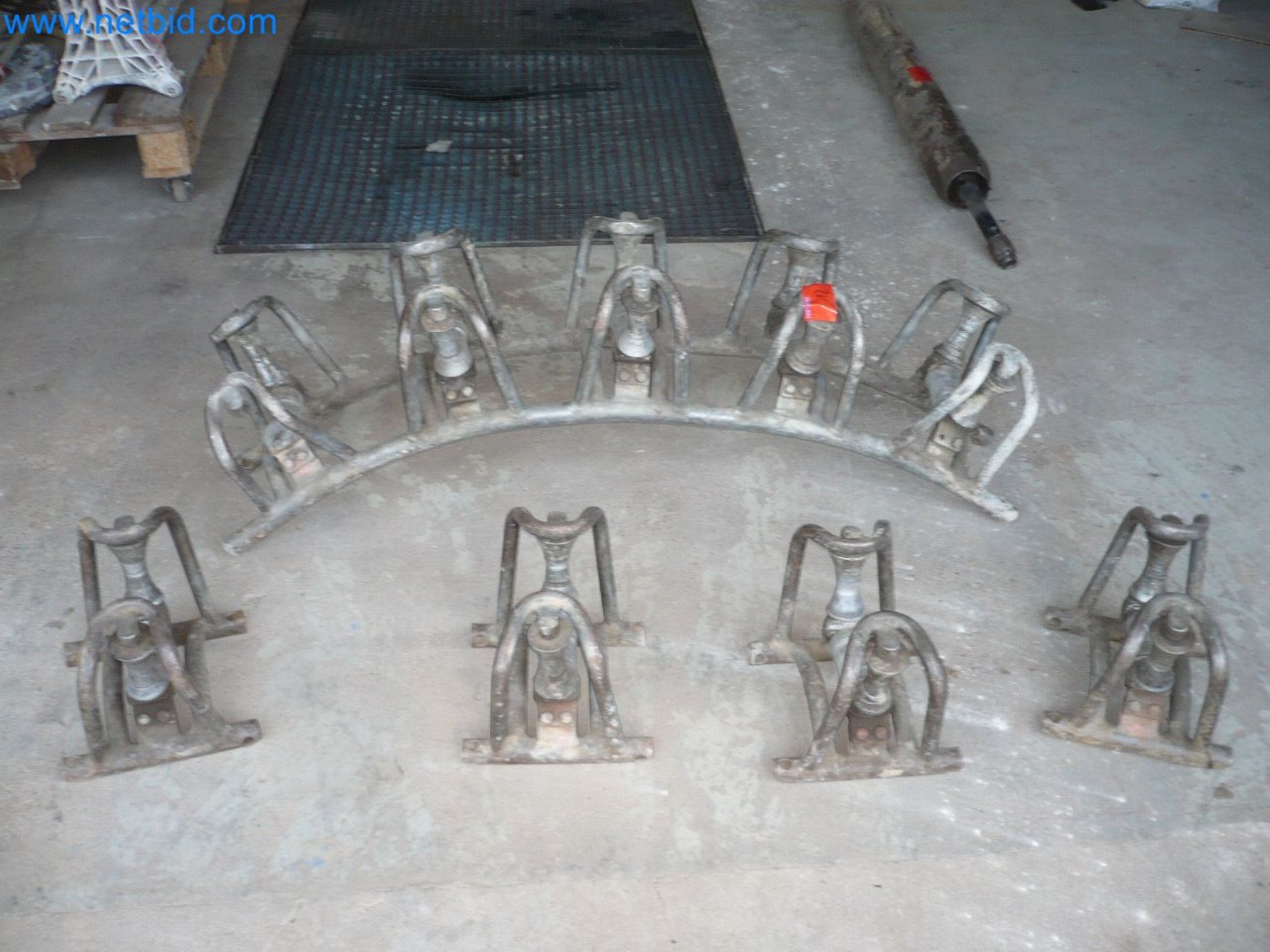 Motorové lanové navijáky, stavební stroje, stavební zařízení, bariérový materiál a vozidla-1