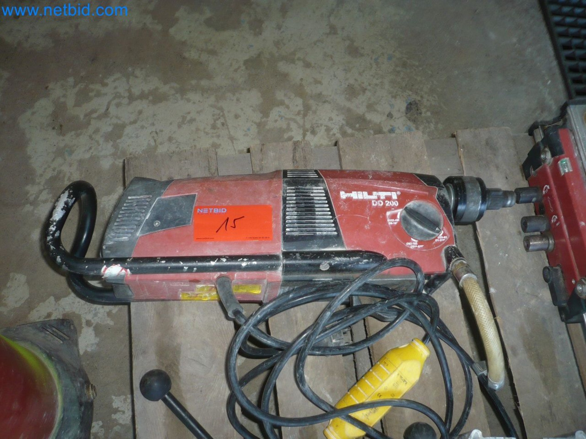 Motorové lanové navijáky, stavební stroje, stavební zařízení, bariérový materiál a vozidla-1