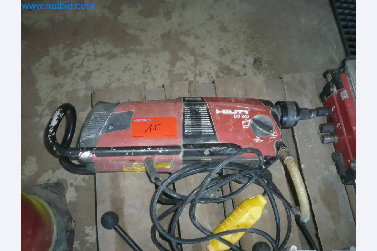 Gemotoriseerde kabellieren, bouwmachines, bouwuitrusting, barrièremateriaal en voertuigen-1