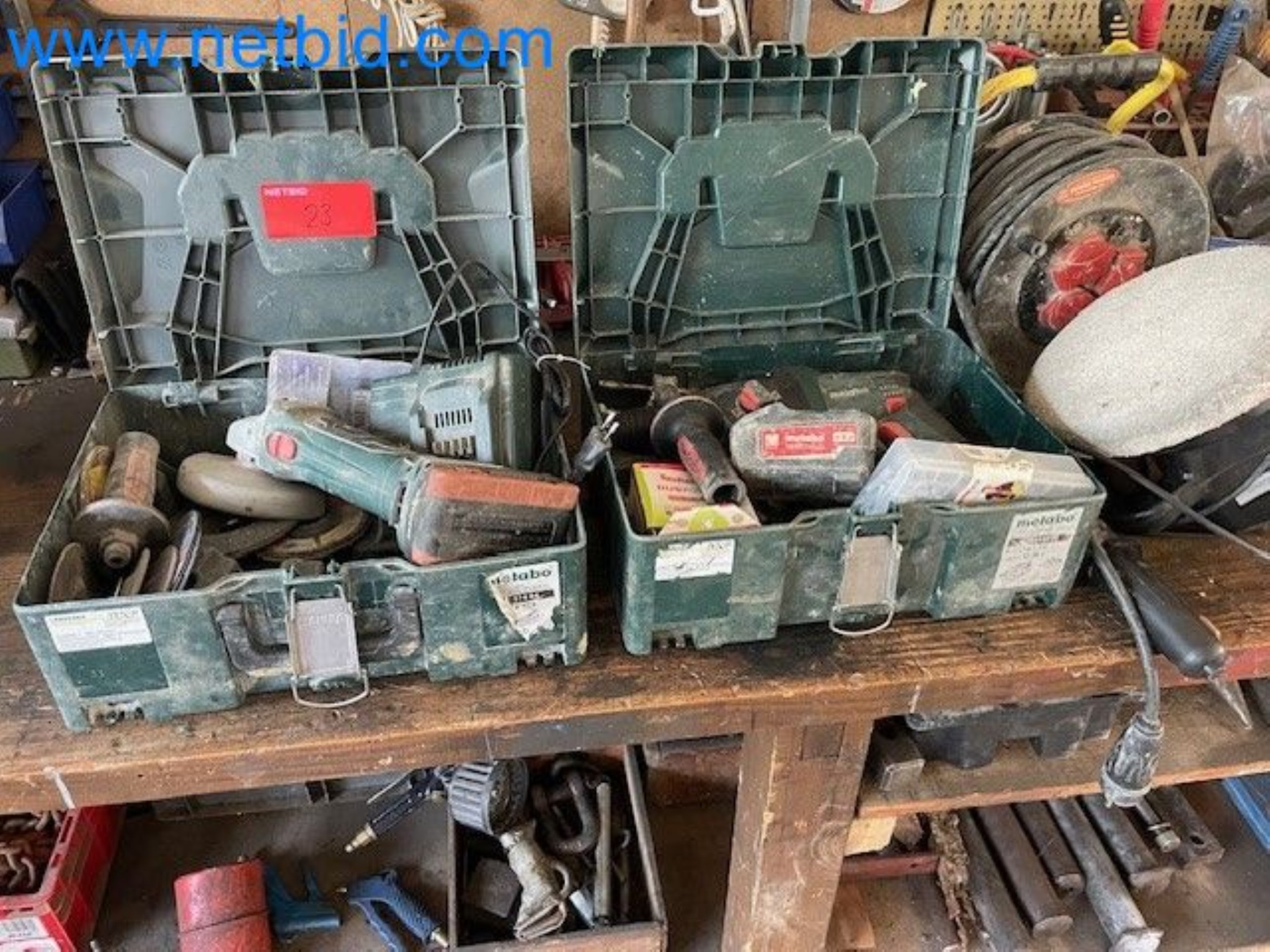 Motorové lanové navijáky, stavební stroje, stavební zařízení, bariérový materiál a vozidla-1