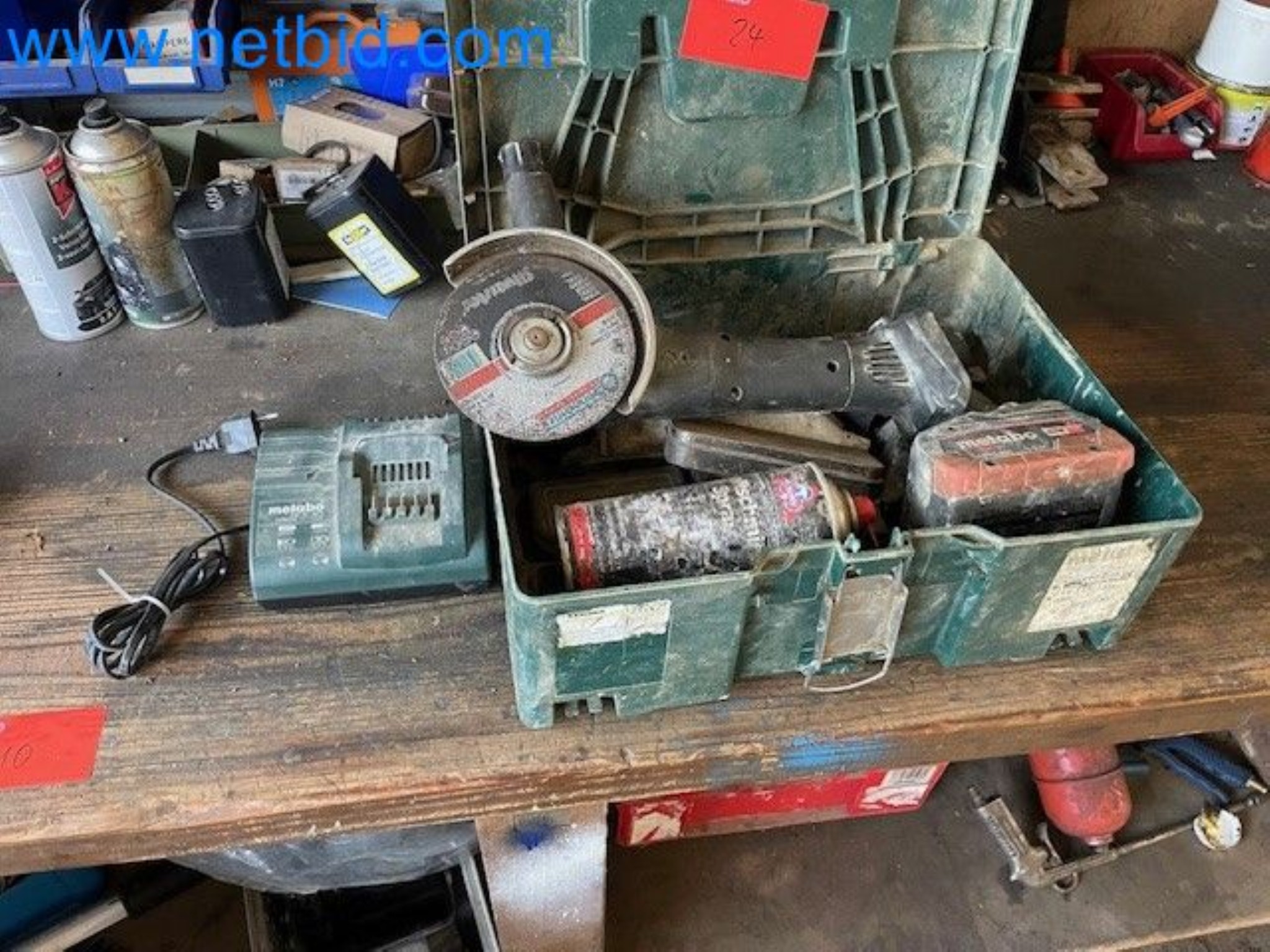 Motorové lanové navijáky, stavební stroje, stavební zařízení, bariérový materiál a vozidla-1