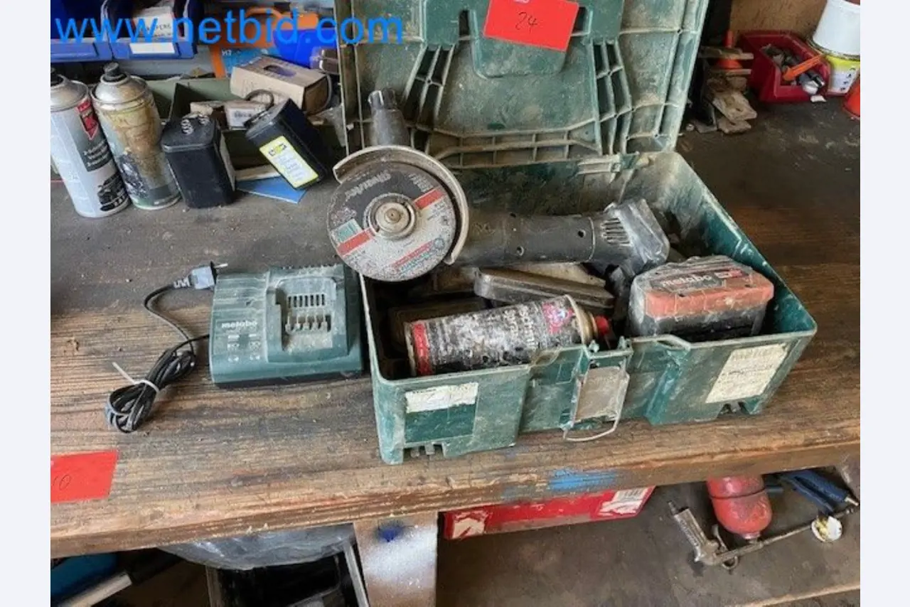Gemotoriseerde kabellieren, bouwmachines, bouwuitrusting, barrièremateriaal en voertuigen-1