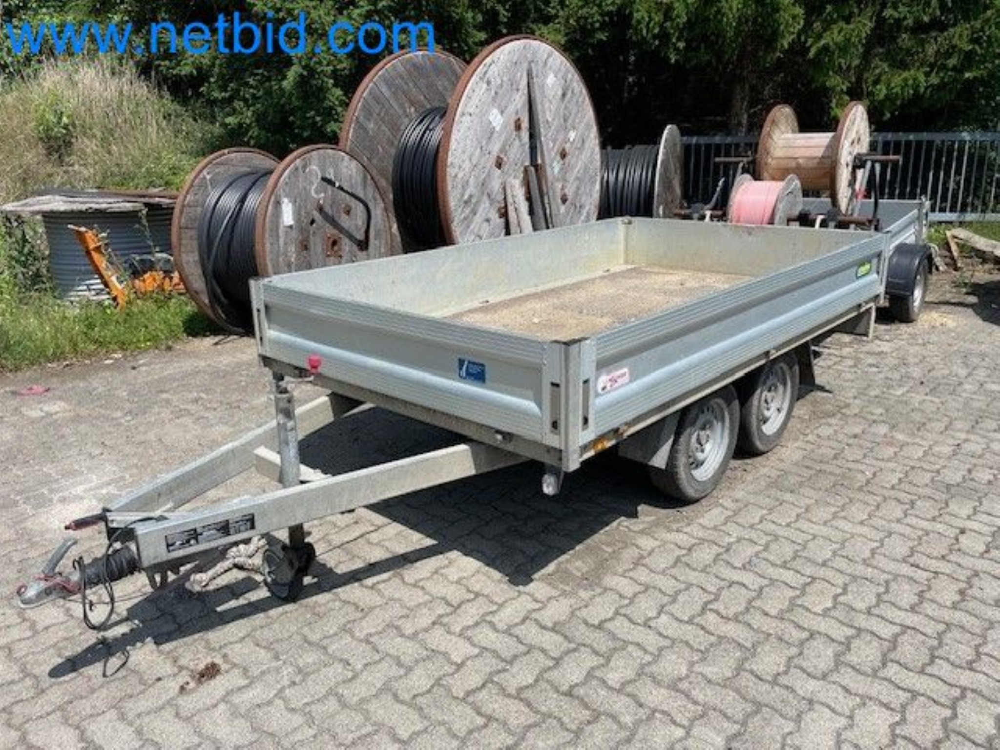 Motorové lanové navijáky, stavební stroje, stavební zařízení, bariérový materiál a vozidla-1