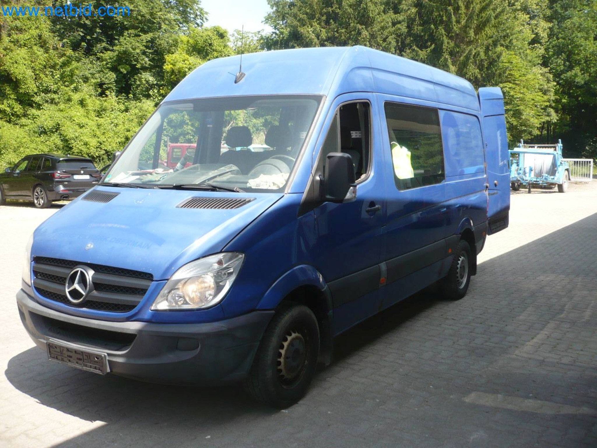 Motorové lanové navijáky, stavební stroje, stavební zařízení, bariérový materiál a vozidla-1