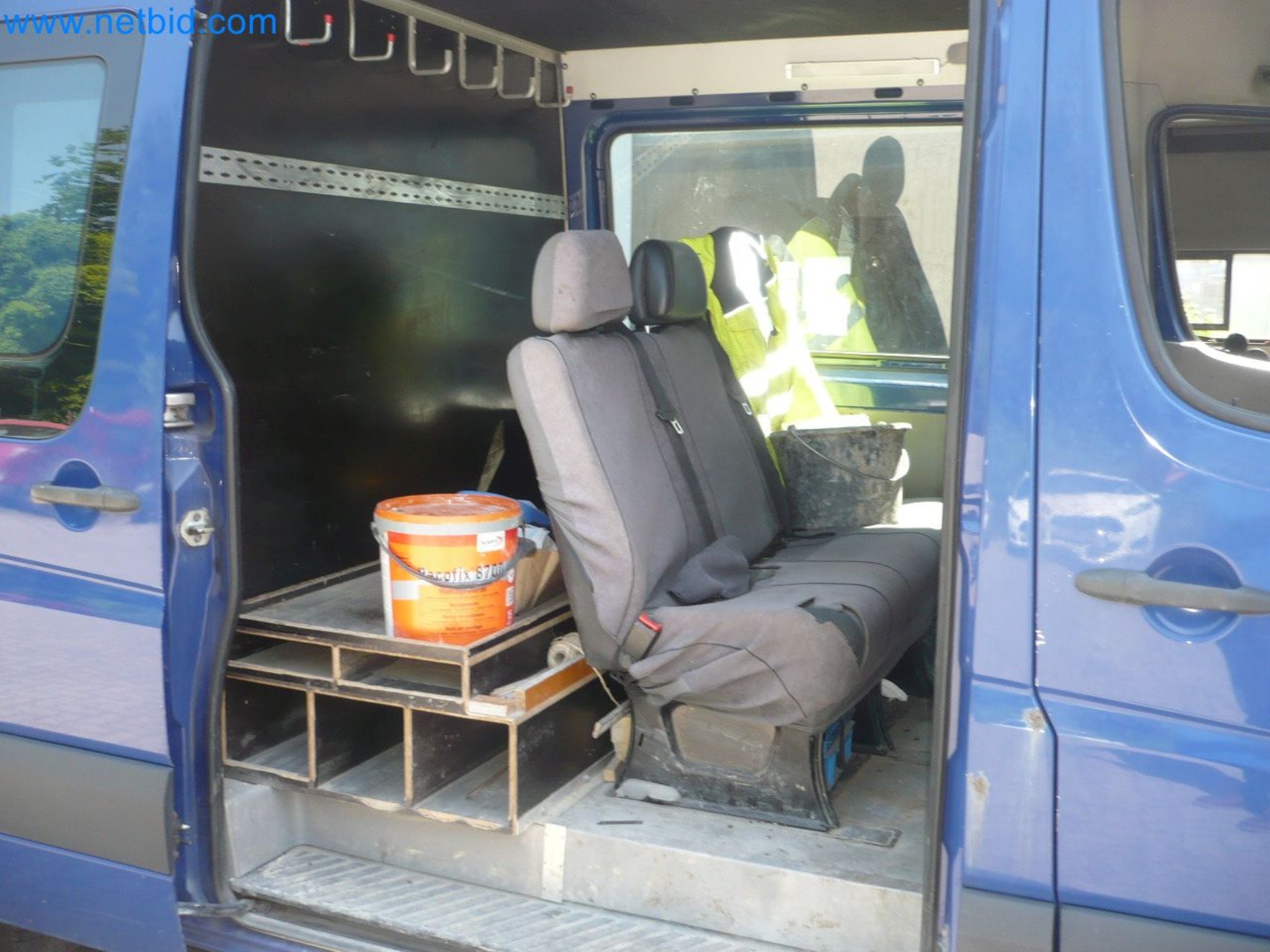 Motorové lanové navijáky, stavební stroje, stavební zařízení, bariérový materiál a vozidla-3