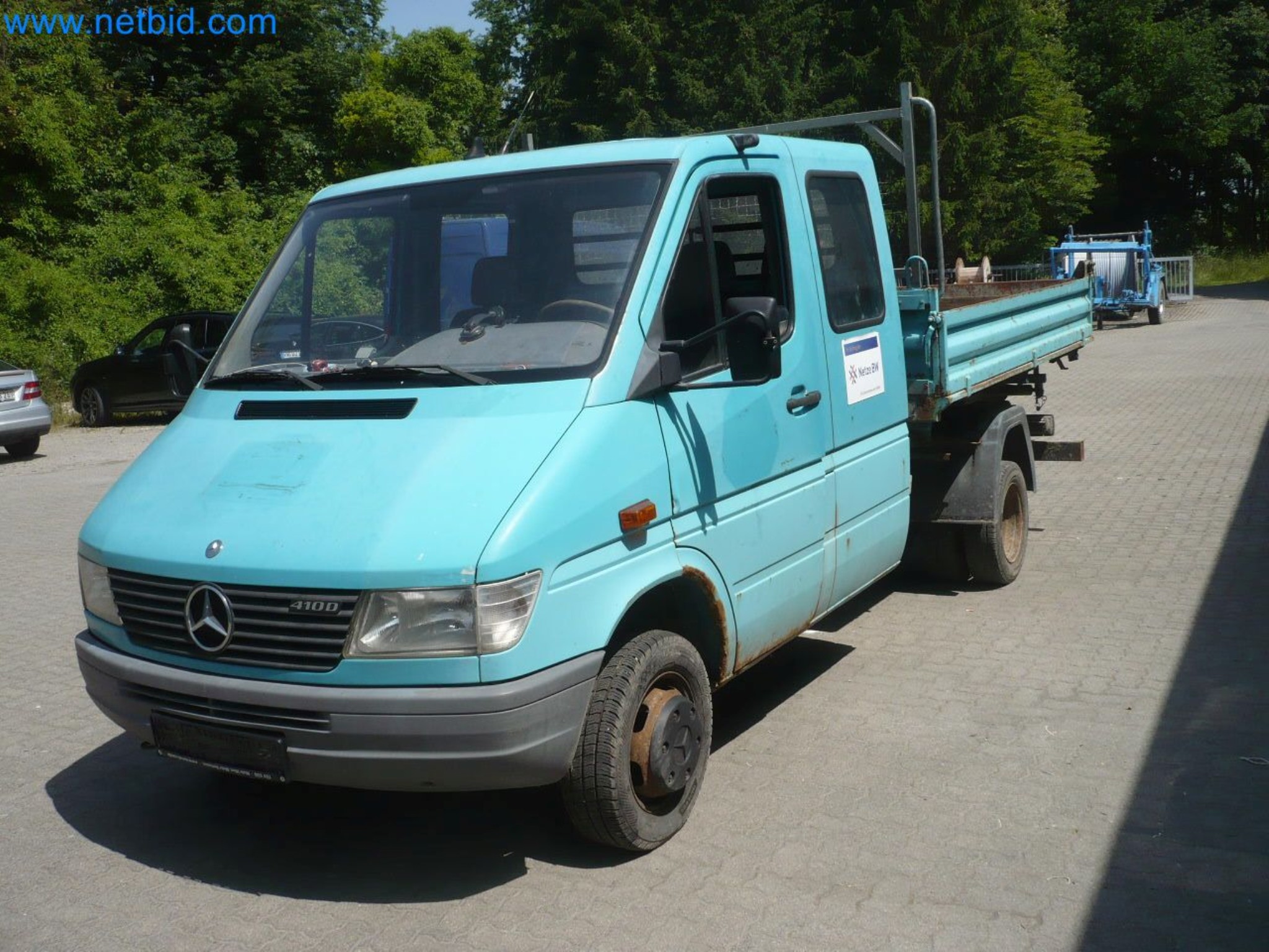 Motorové lanové navijáky, stavební stroje, stavební zařízení, bariérový materiál a vozidla-1