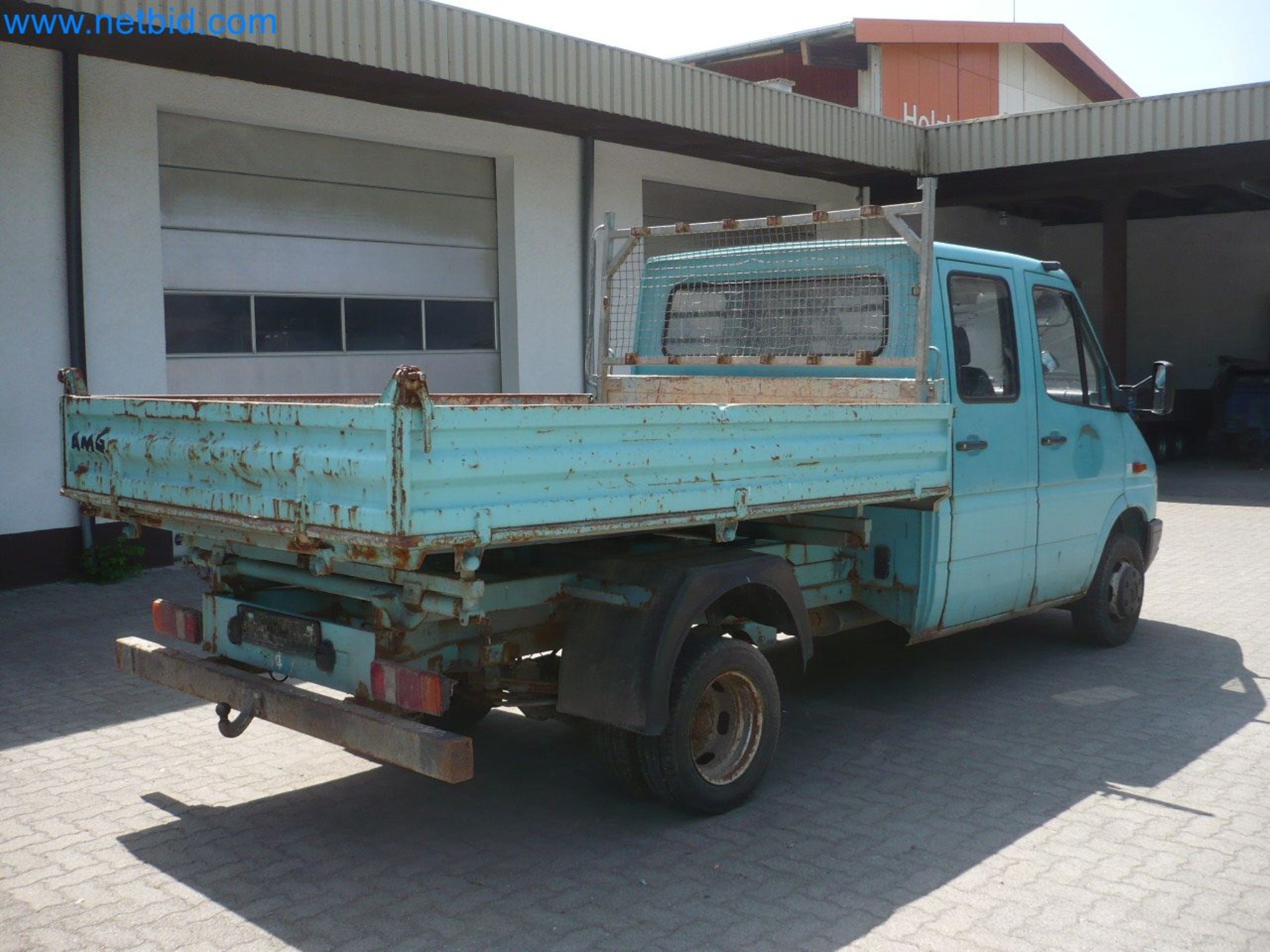 Motorové lanové navijáky, stavební stroje, stavební zařízení, bariérový materiál a vozidla-3