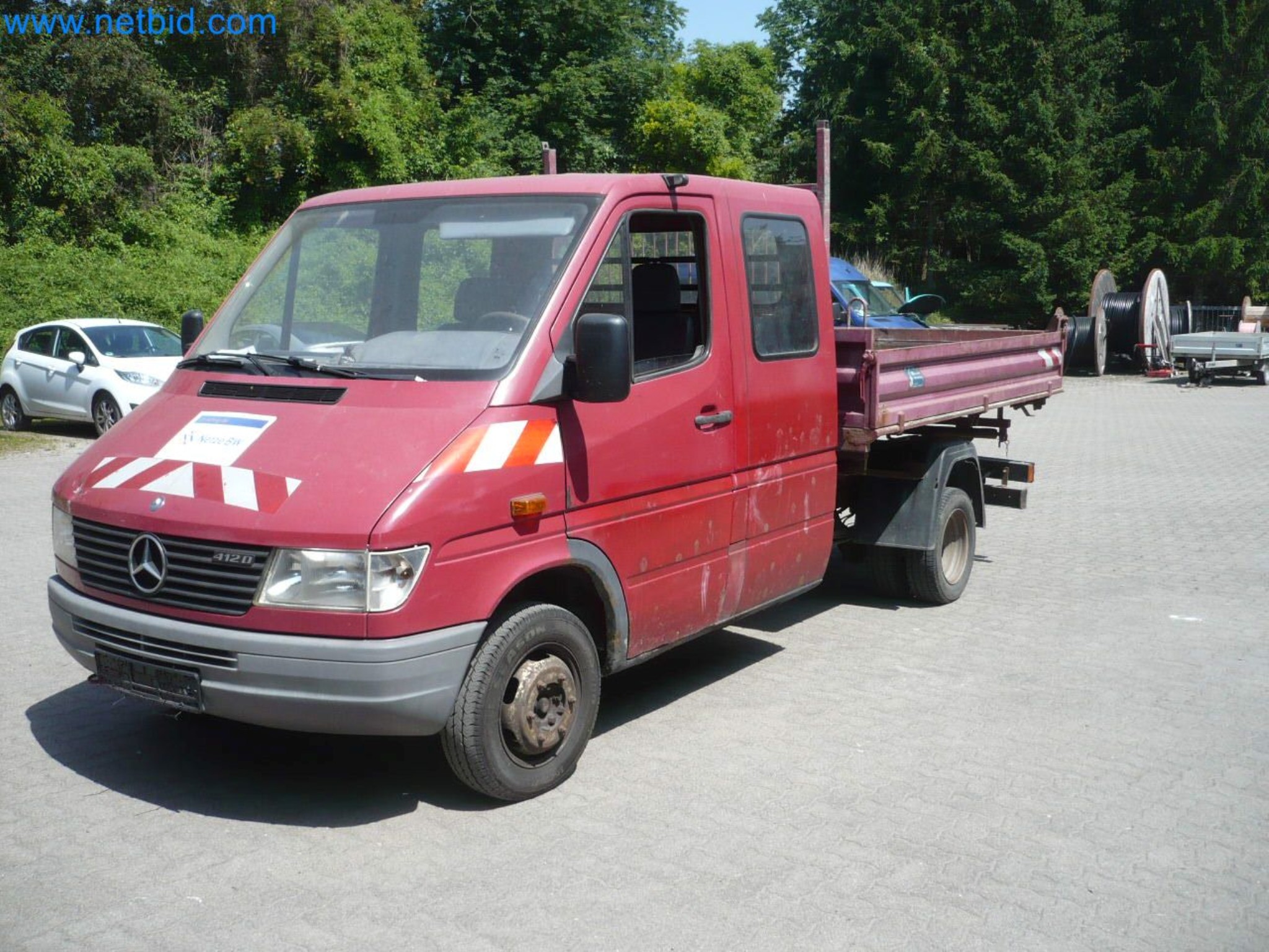 Motorové lanové navijáky, stavební stroje, stavební zařízení, bariérový materiál a vozidla-1