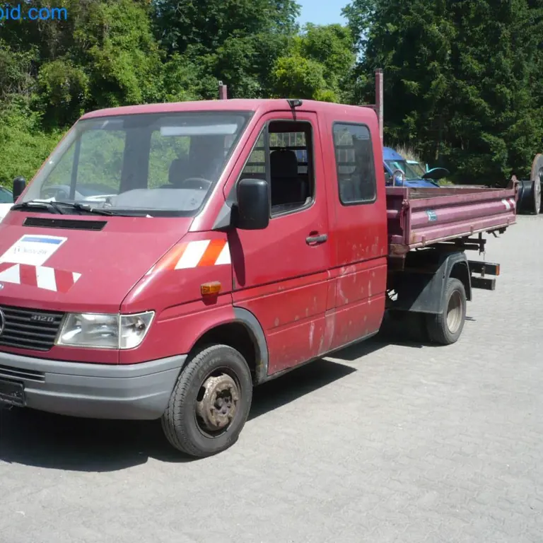 Tovornjak s samooskrbo Daimler Chrysler 412D (904)