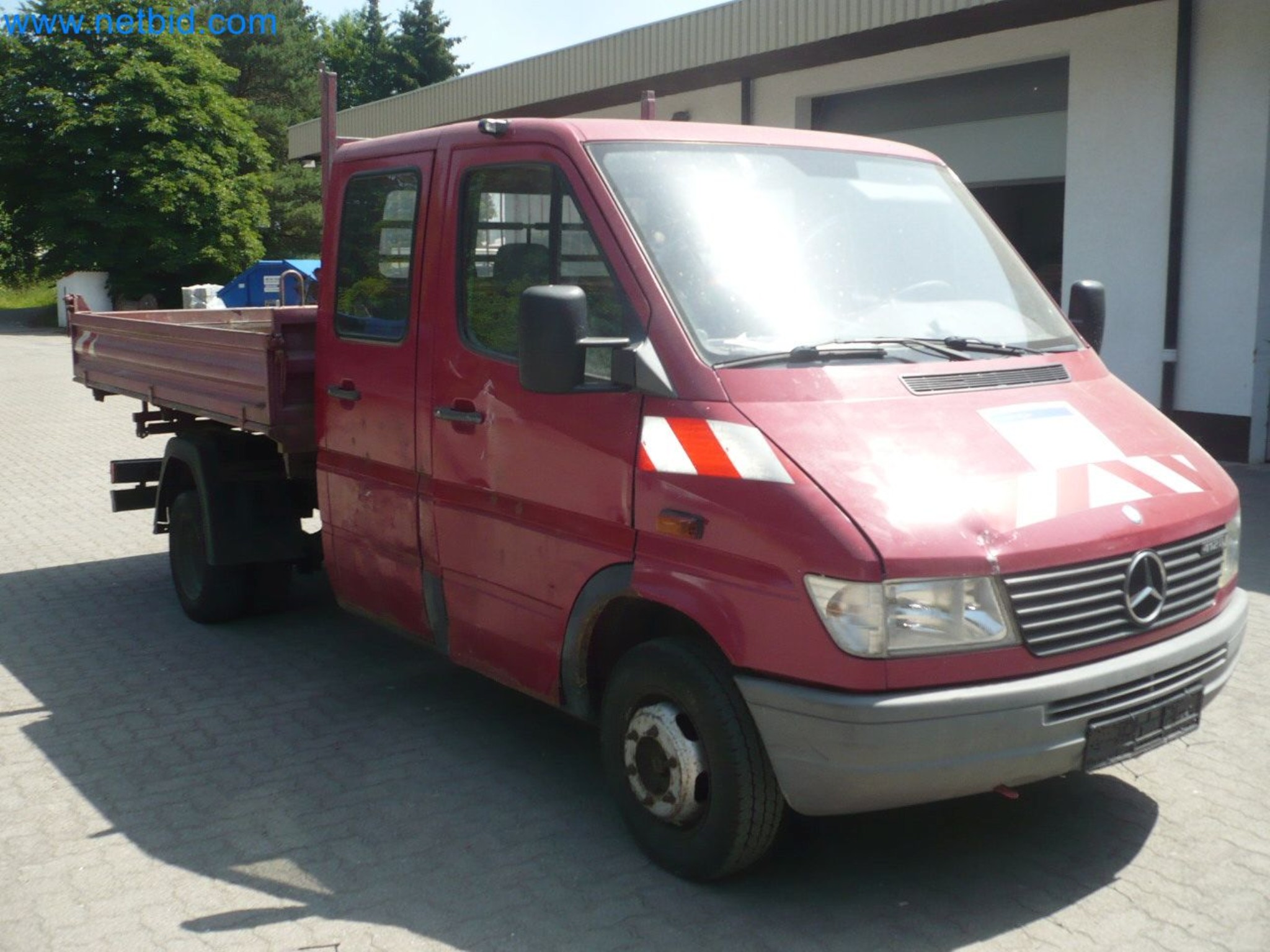 Motorové lanové navijáky, stavební stroje, stavební zařízení, bariérový materiál a vozidla-2