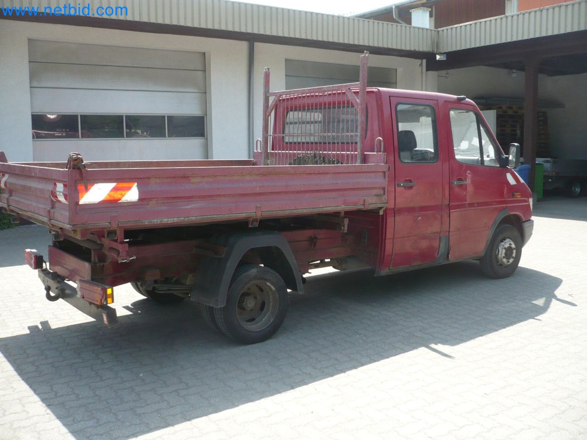 Motorové lanové navijáky, stavební stroje, stavební zařízení, bariérový materiál a vozidla-3
