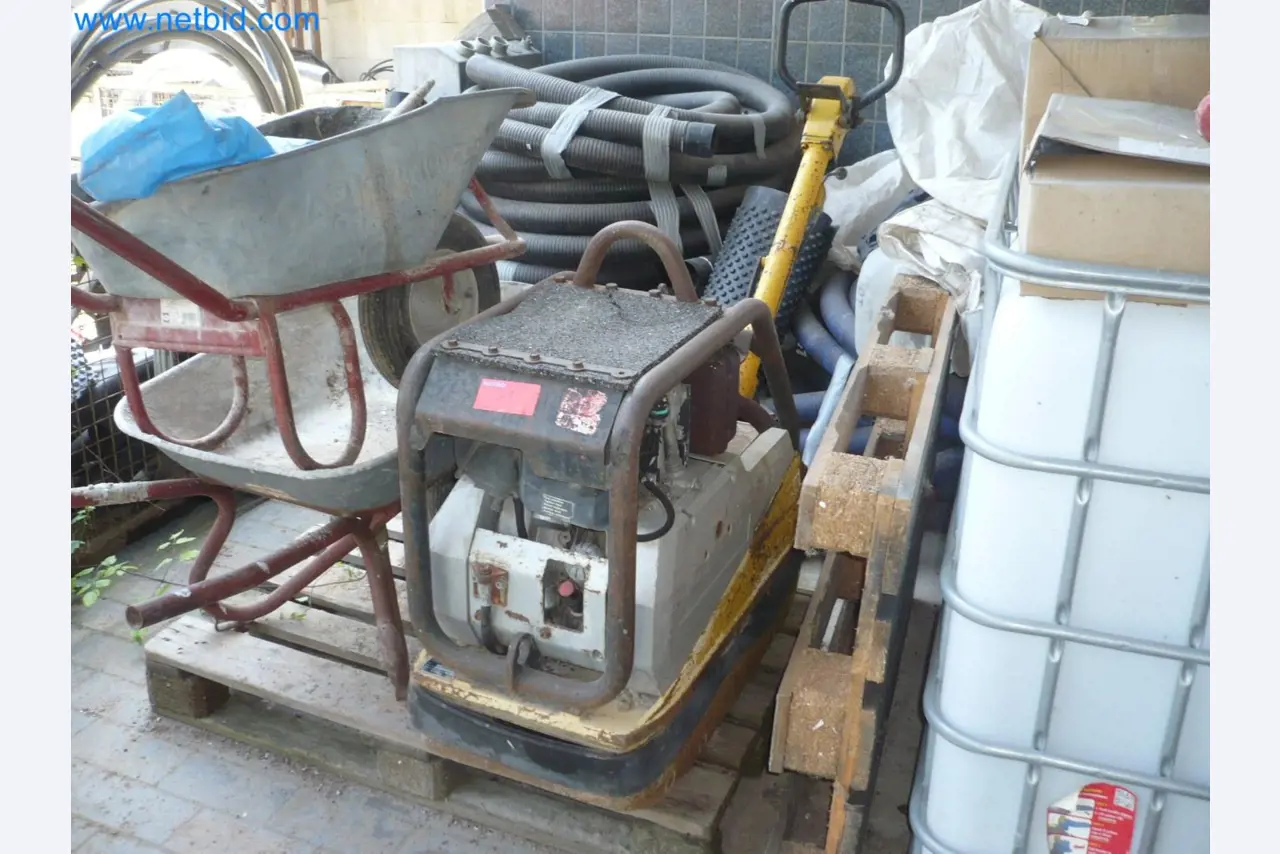 Gemotoriseerde kabellieren, bouwmachines, bouwuitrusting, barrièremateriaal en voertuigen-1