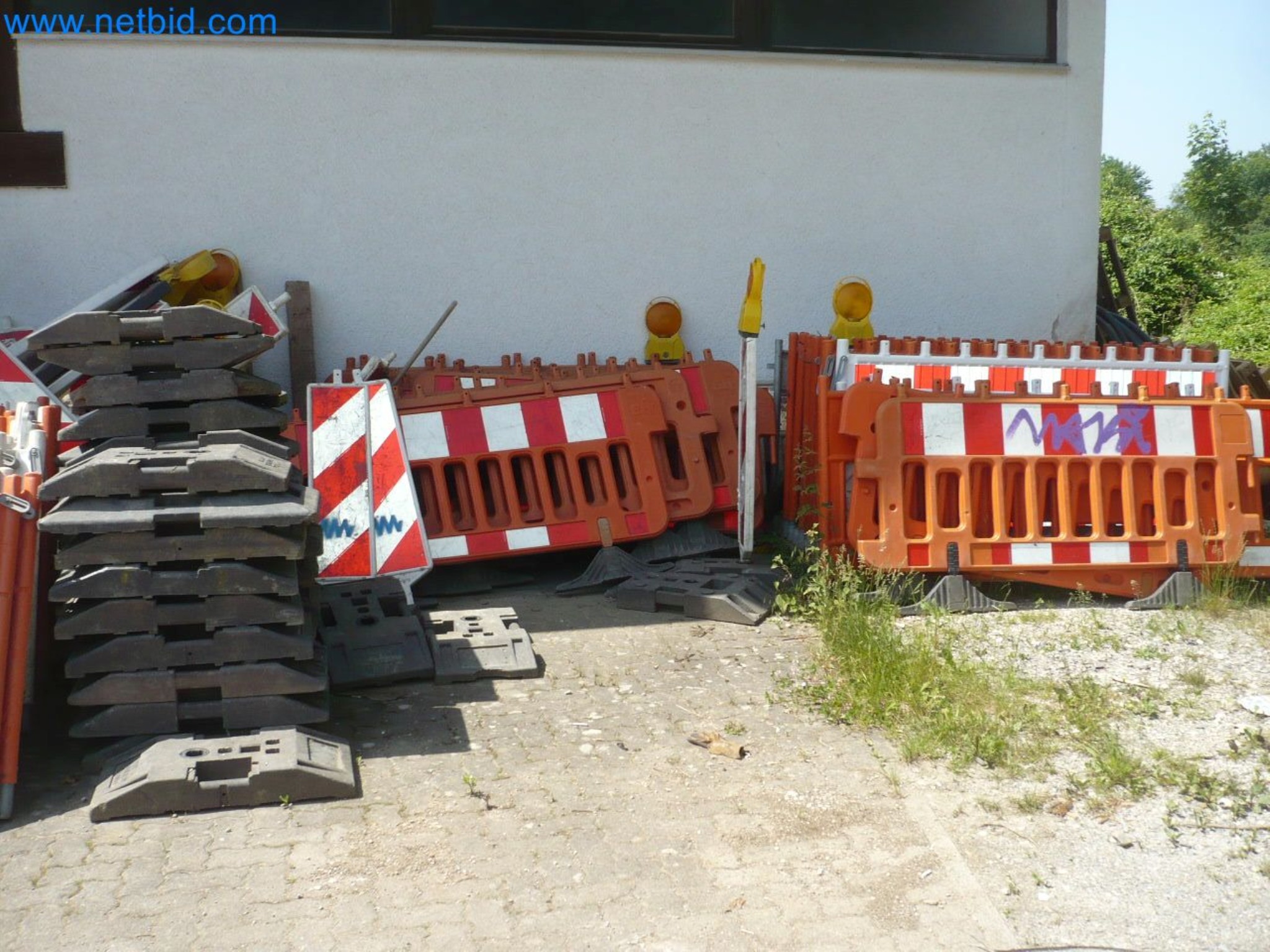 Motorové lanové navijáky, stavební stroje, stavební zařízení, bariérový materiál a vozidla-2