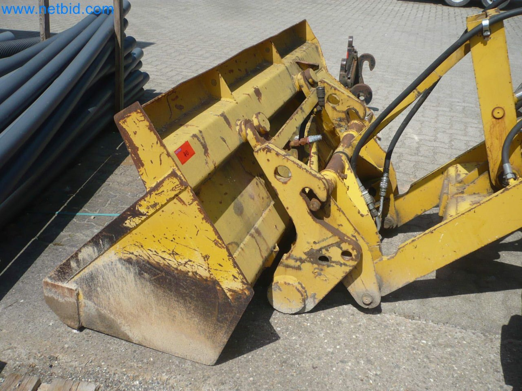 Motorové lanové navijáky, stavební stroje, stavební zařízení, bariérový materiál a vozidla-3