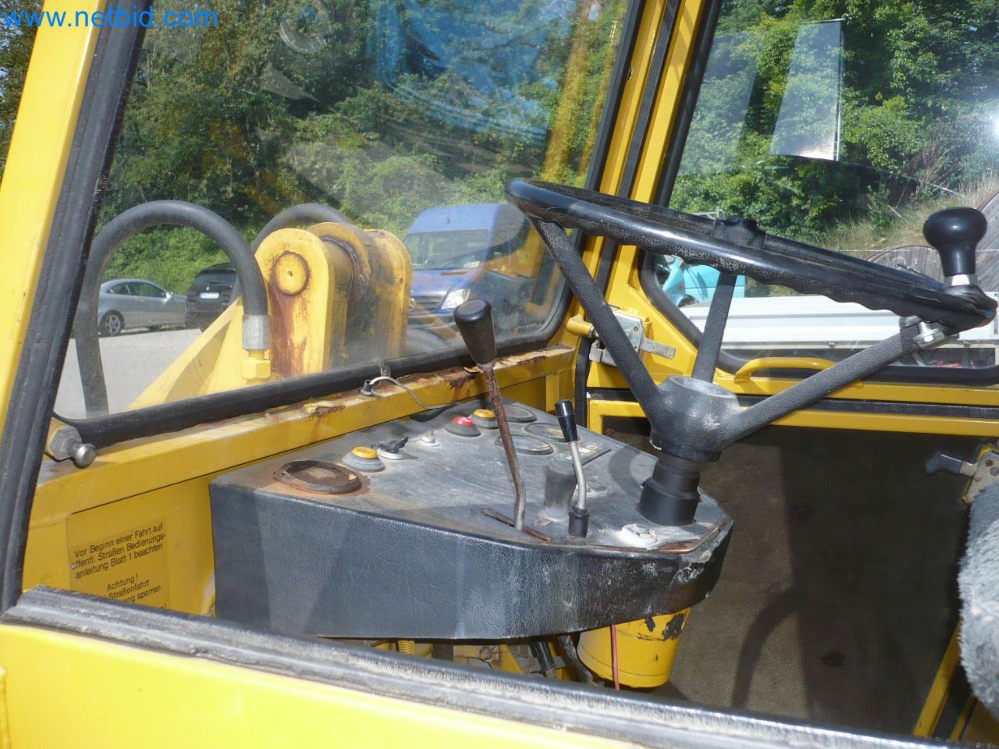 Motorové lanové navijáky, stavební stroje, stavební zařízení, bariérový materiál a vozidla-5