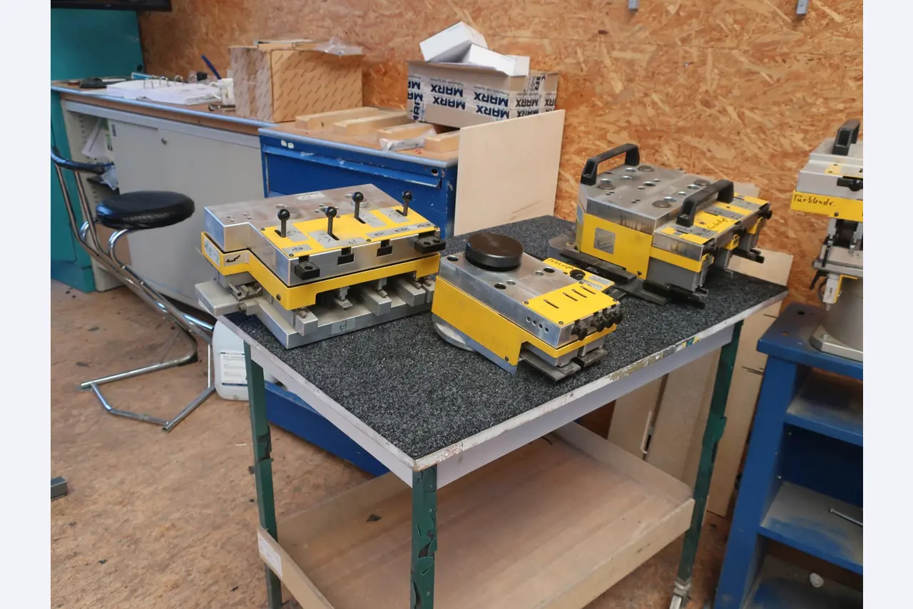 Equipamiento y accesorios para talleres-7