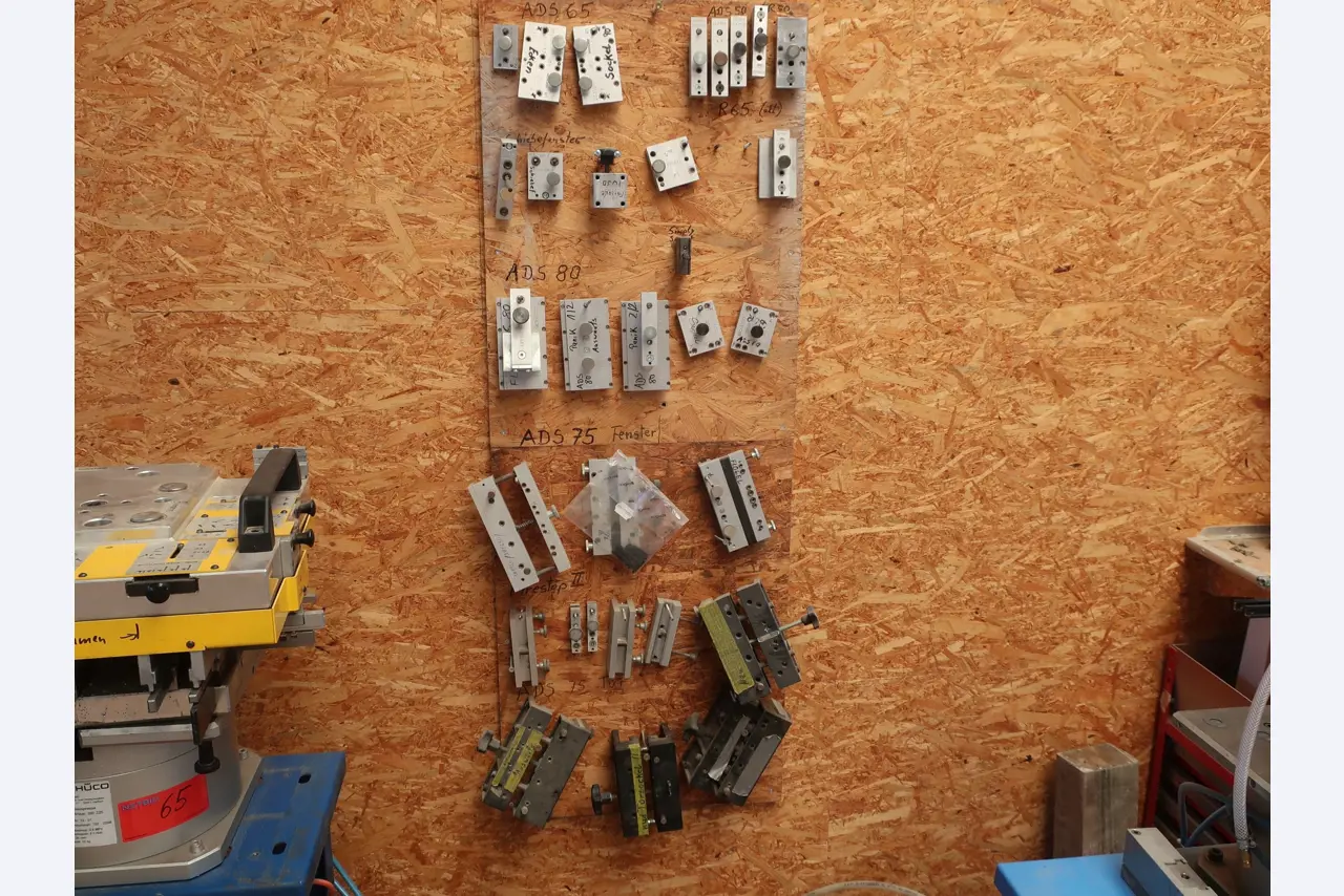 Equipamiento y accesorios para talleres-6