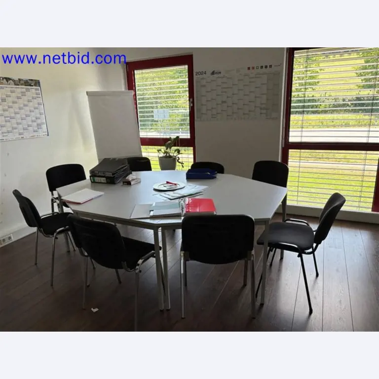 Ciężarówki, przyczepy tandemowe, samochody i sprzęt biurowy-1