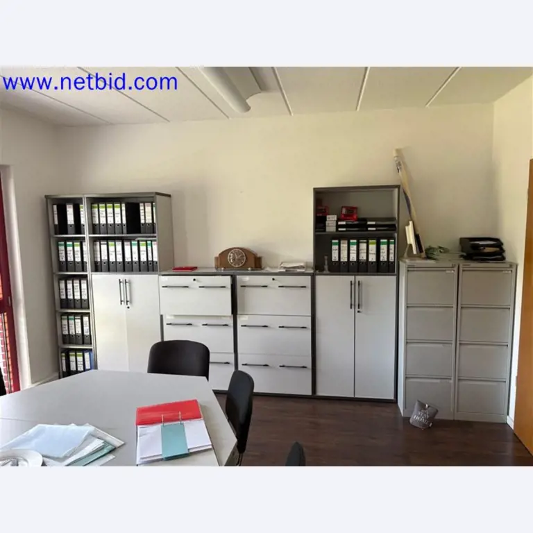 Ciężarówki, przyczepy tandemowe, samochody i sprzęt biurowy-2