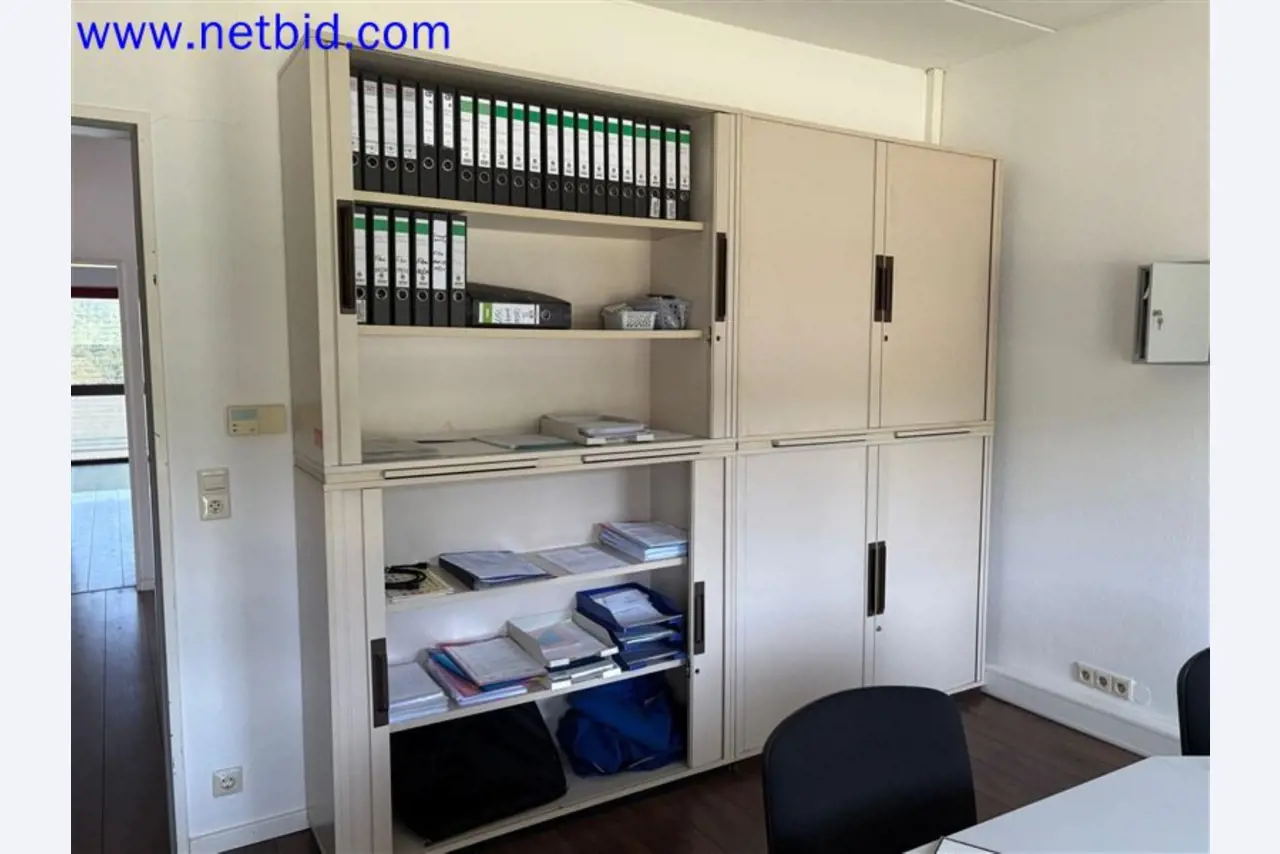 Ciężarówki, przyczepy tandemowe, samochody i sprzęt biurowy-3