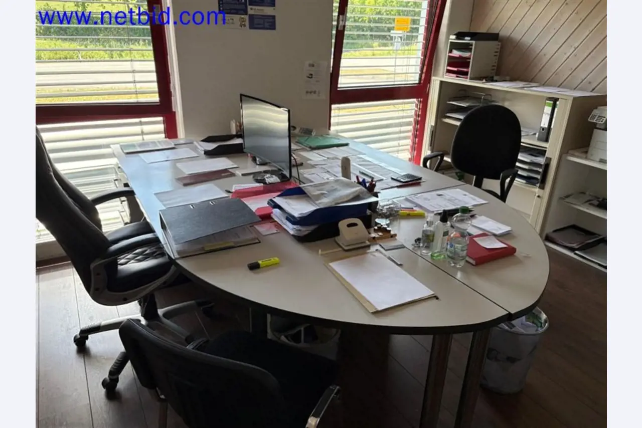 Ciężarówki, przyczepy tandemowe, samochody i sprzęt biurowy-1