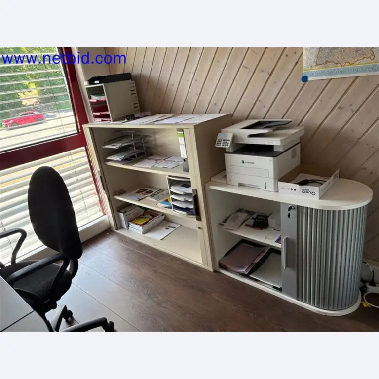 Ciężarówki, przyczepy tandemowe, samochody i sprzęt biurowy-7