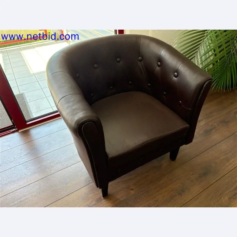 Ciężarówki, przyczepy tandemowe, samochody i sprzęt biurowy-2