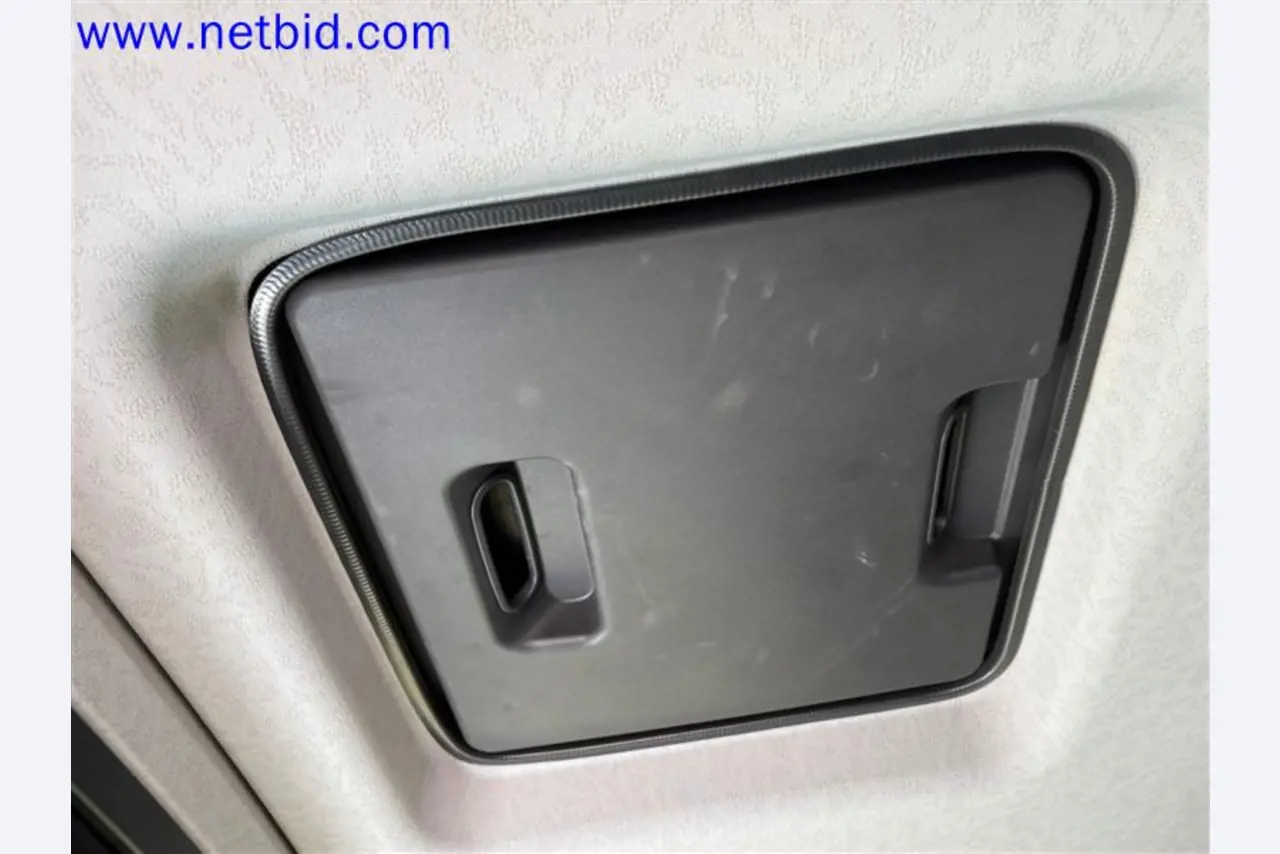 Camions, remorques tandem, voitures et équipement de bureau-11