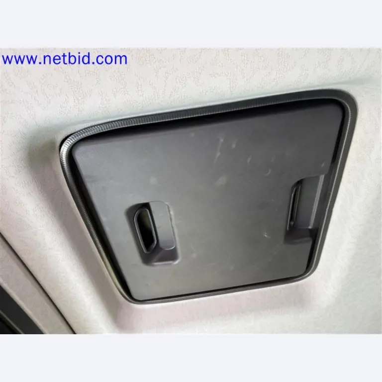 Camions, remorques tandem, voitures et équipement de bureau-11