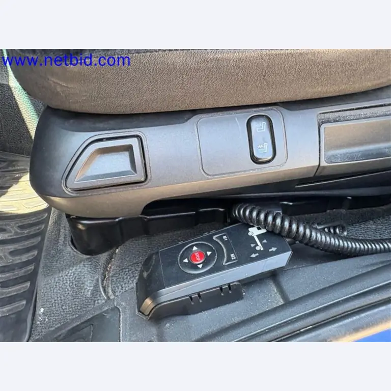 Camions, remorques tandem, voitures et équipement de bureau-12