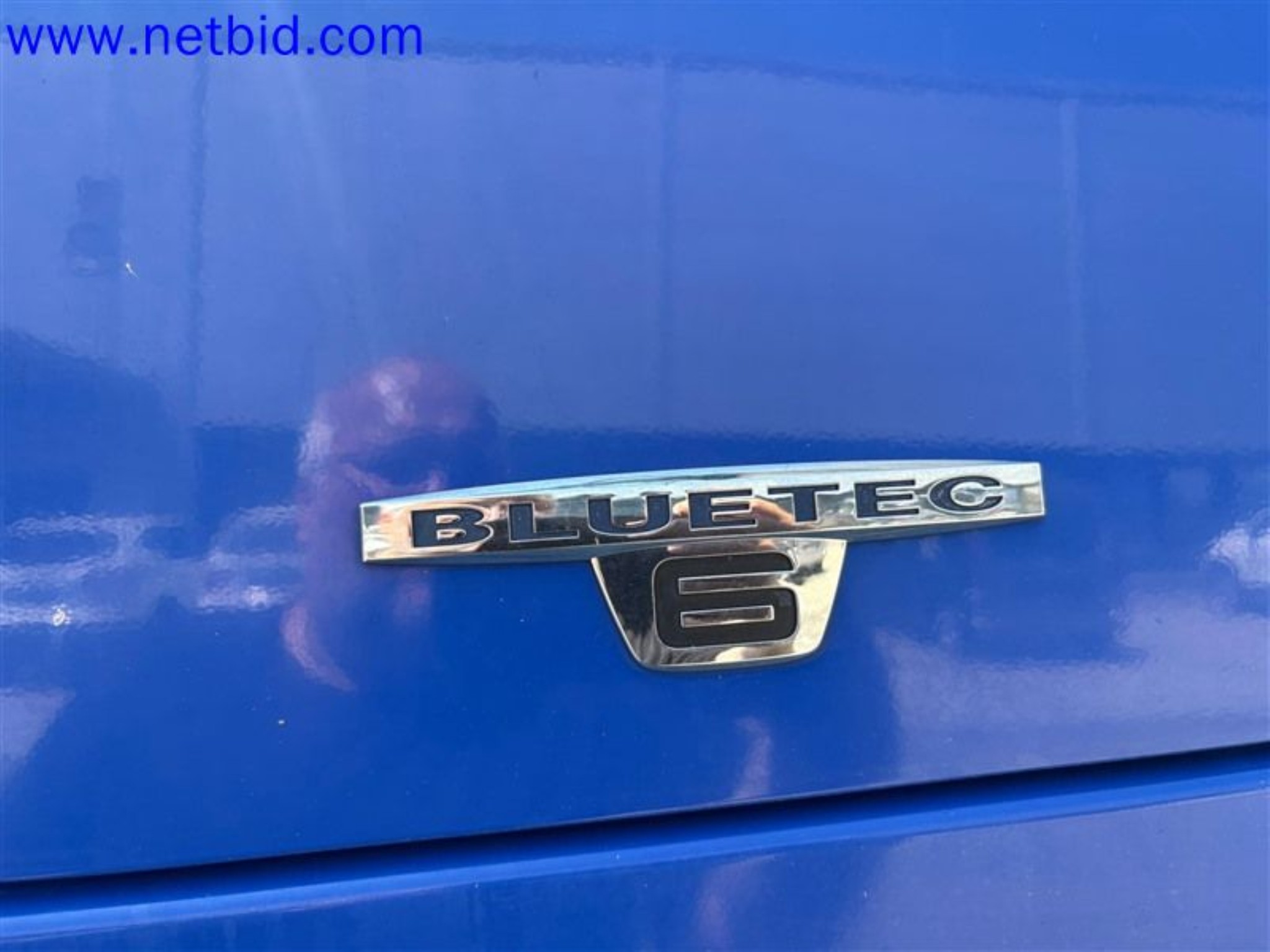 Ciężarówki, przyczepy tandemowe, samochody i sprzęt biurowy-13