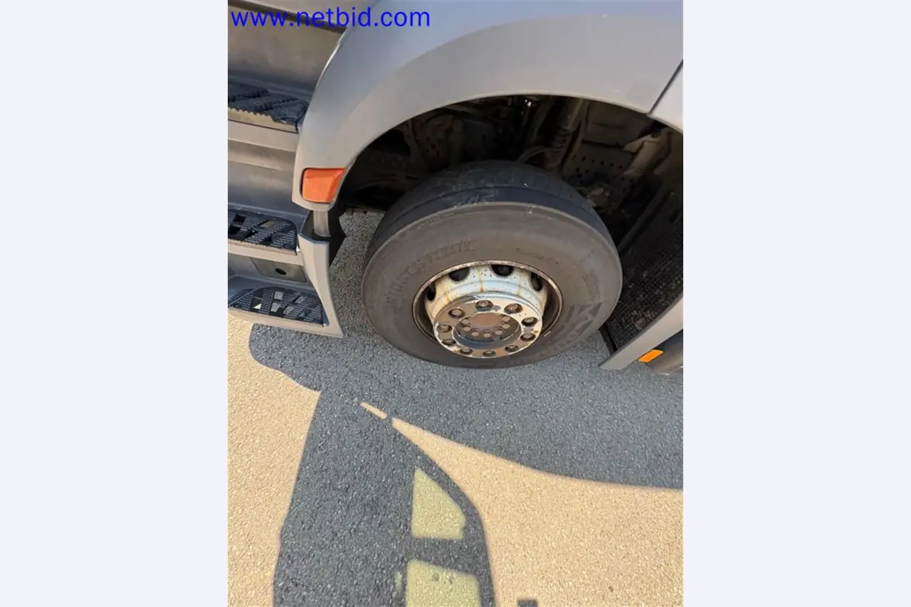 Camions, remorques tandem, voitures et équipement de bureau-15